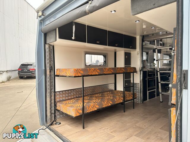 2013 CARIA TOY HAULER 23' 