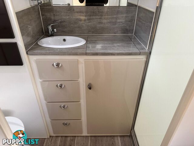 2018 JB CARAVANS 23' SCORPION FRONT CLUB SINGLE/KING BED 