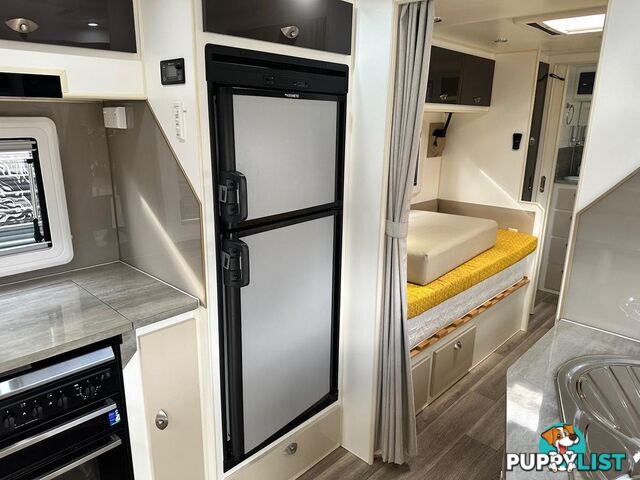 2018 JB CARAVANS 23' SCORPION FRONT CLUB SINGLE/KING BED 