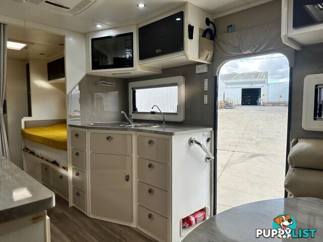 2018 JB CARAVANS 23' SCORPION FRONT CLUB SINGLE/KING BED 