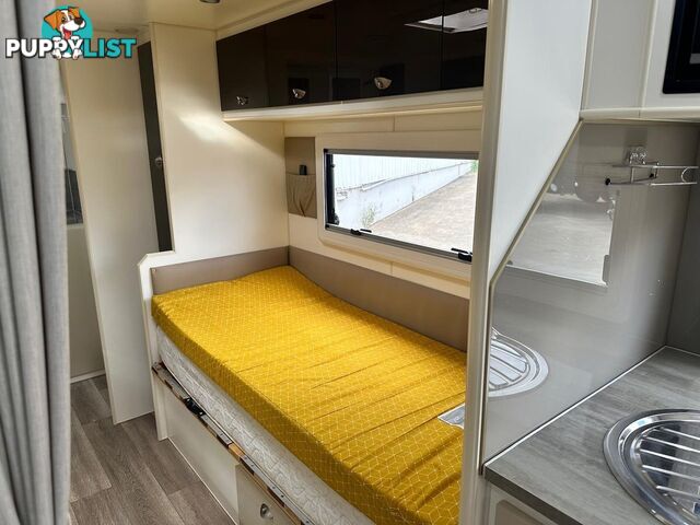 2018 JB CARAVANS 23' SCORPION FRONT CLUB SINGLE/KING BED 