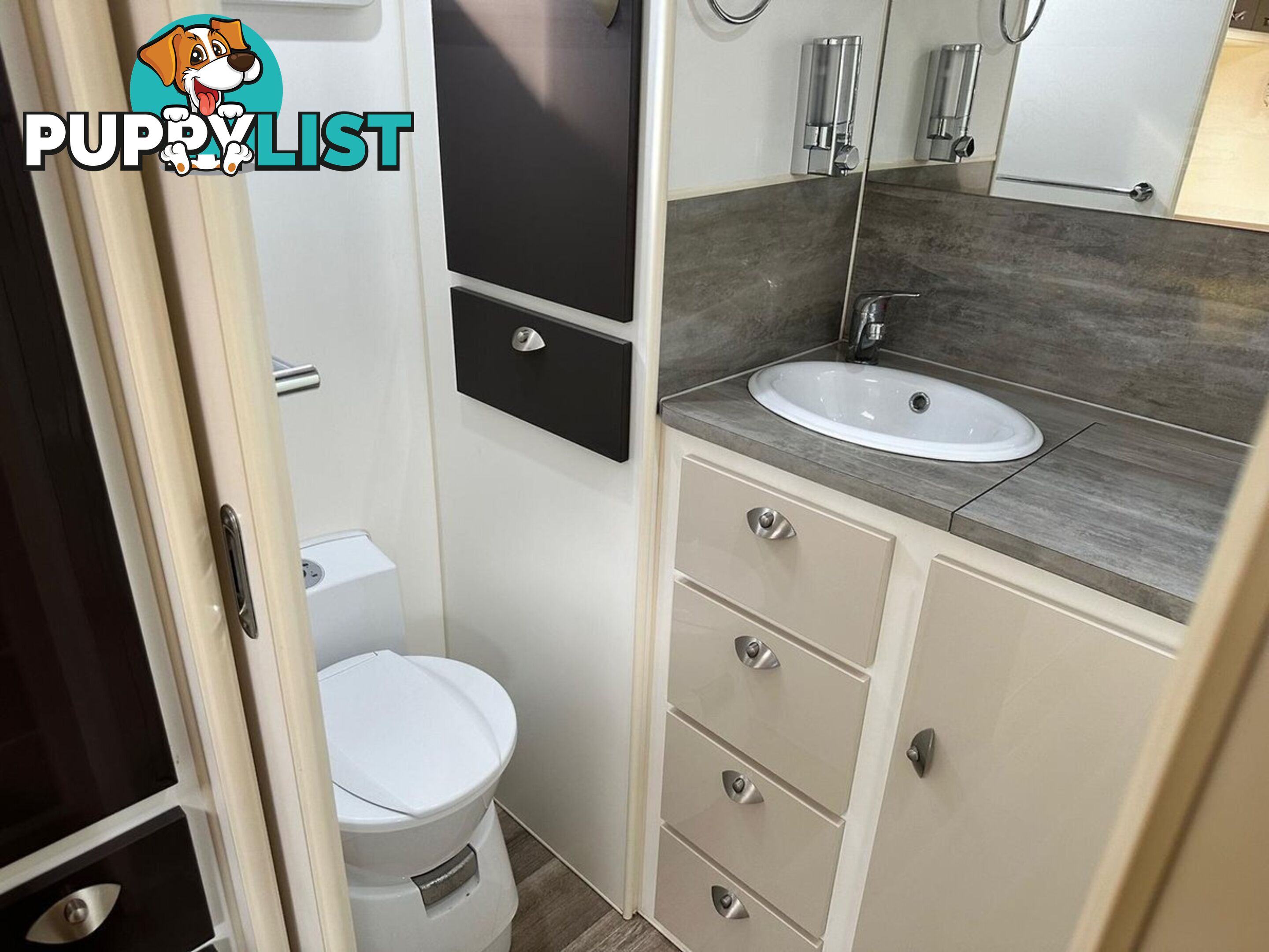 2018 JB CARAVANS 23' SCORPION FRONT CLUB SINGLE/KING BED 