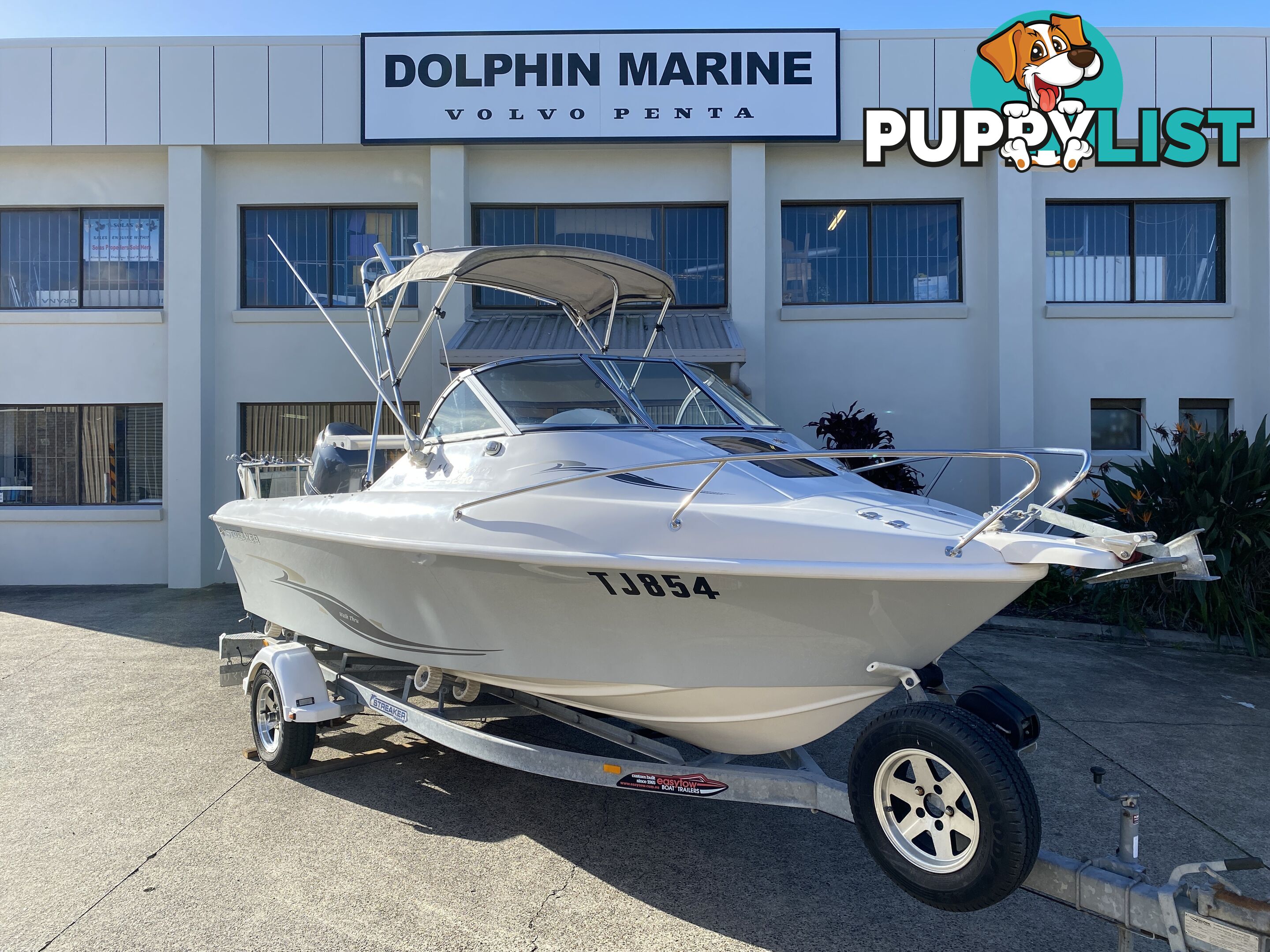2016 Streaker Navigator 5250 powered by a 100hp Yamaha four stroke