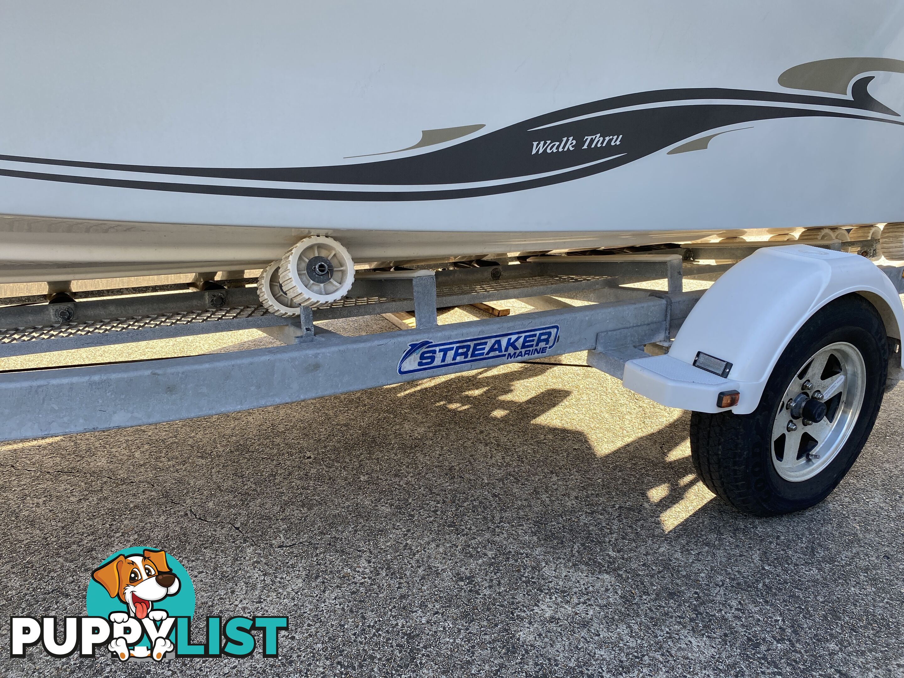 2016 Streaker Navigator 5250 powered by a 100hp Yamaha four stroke