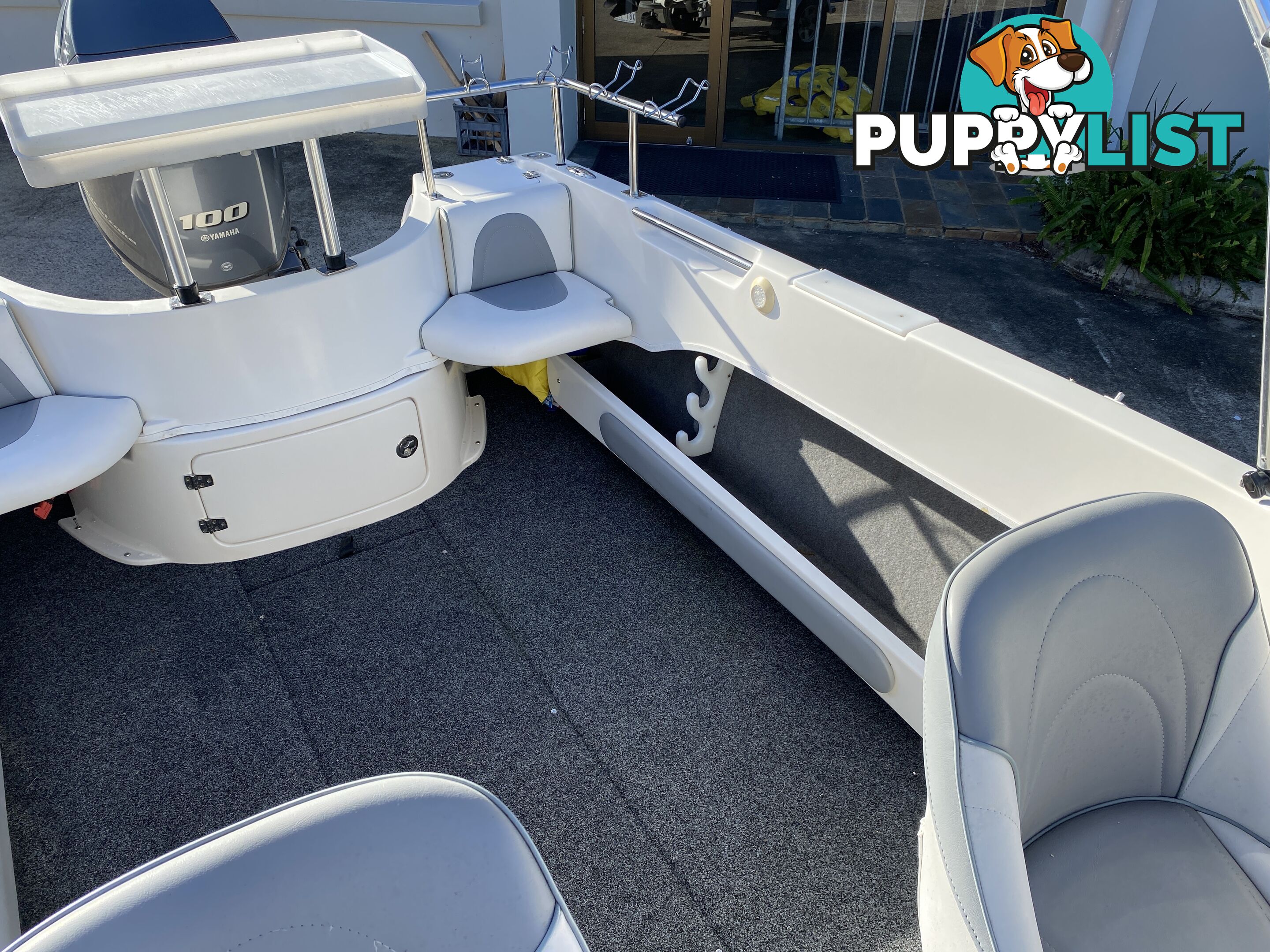 2016 Streaker Navigator 5250 powered by a 100hp Yamaha four stroke
