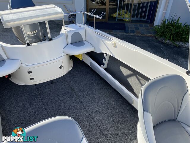 2016 Streaker Navigator 5250 powered by a 100hp Yamaha four stroke