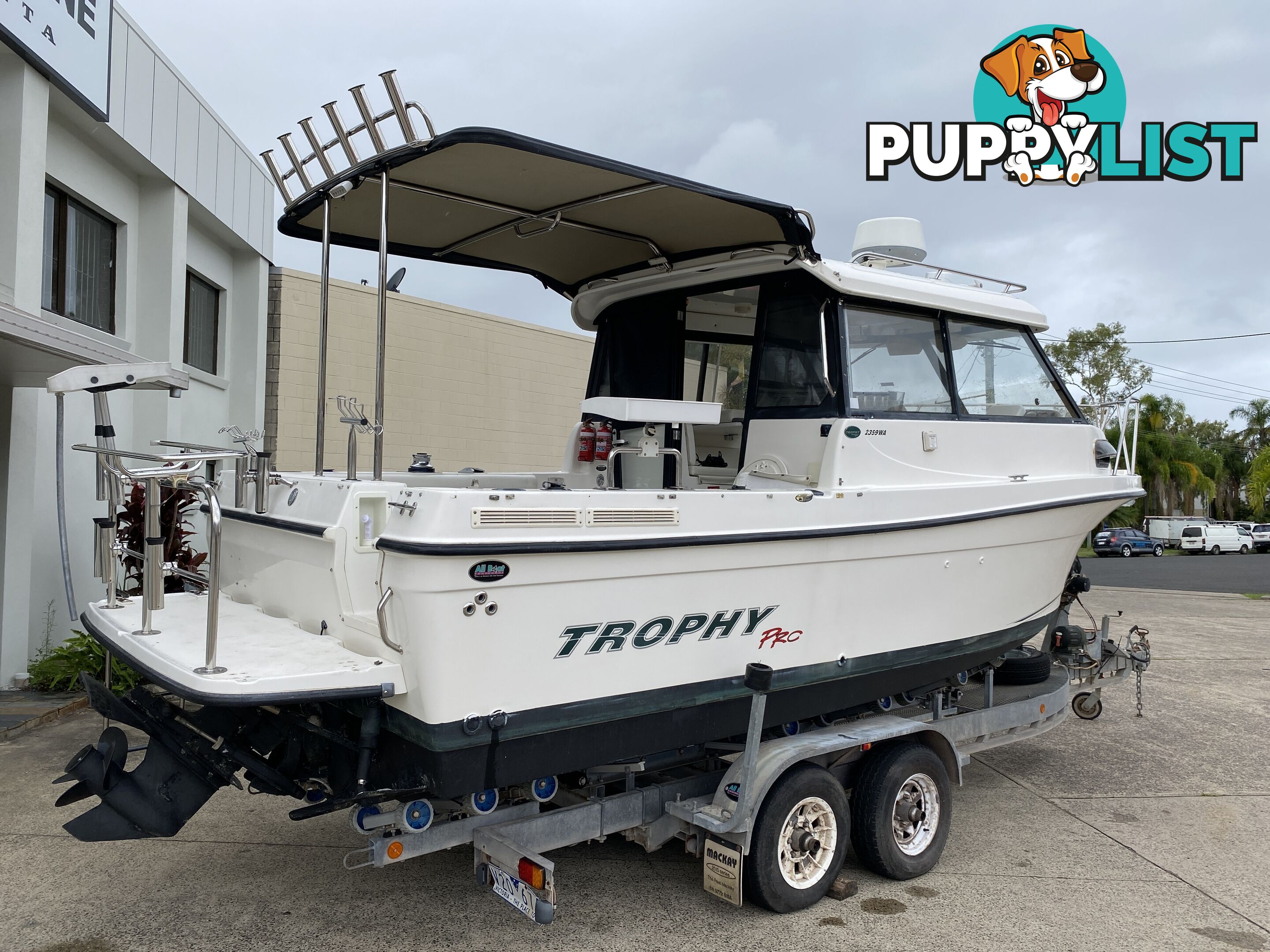 2005 Trophy 2358WA Full Cabin