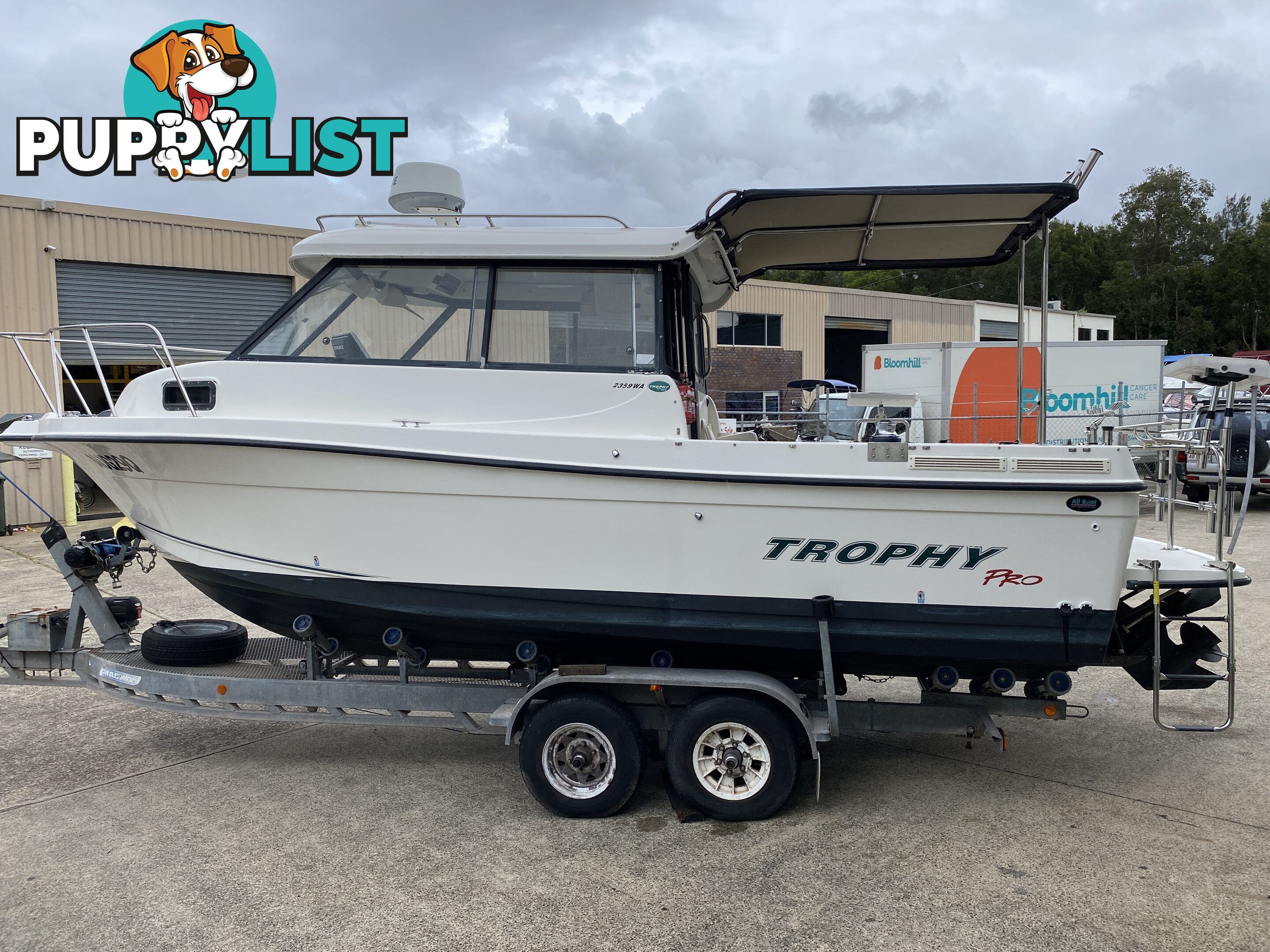 2005 Trophy 2358WA Full Cabin