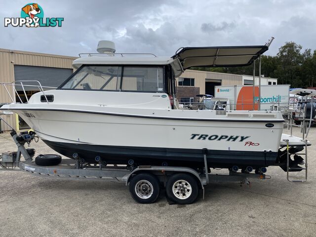 2005 Trophy 2358WA Full Cabin