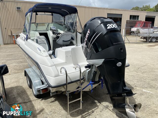 2004 Huntsman 6000 Series Half Cabin