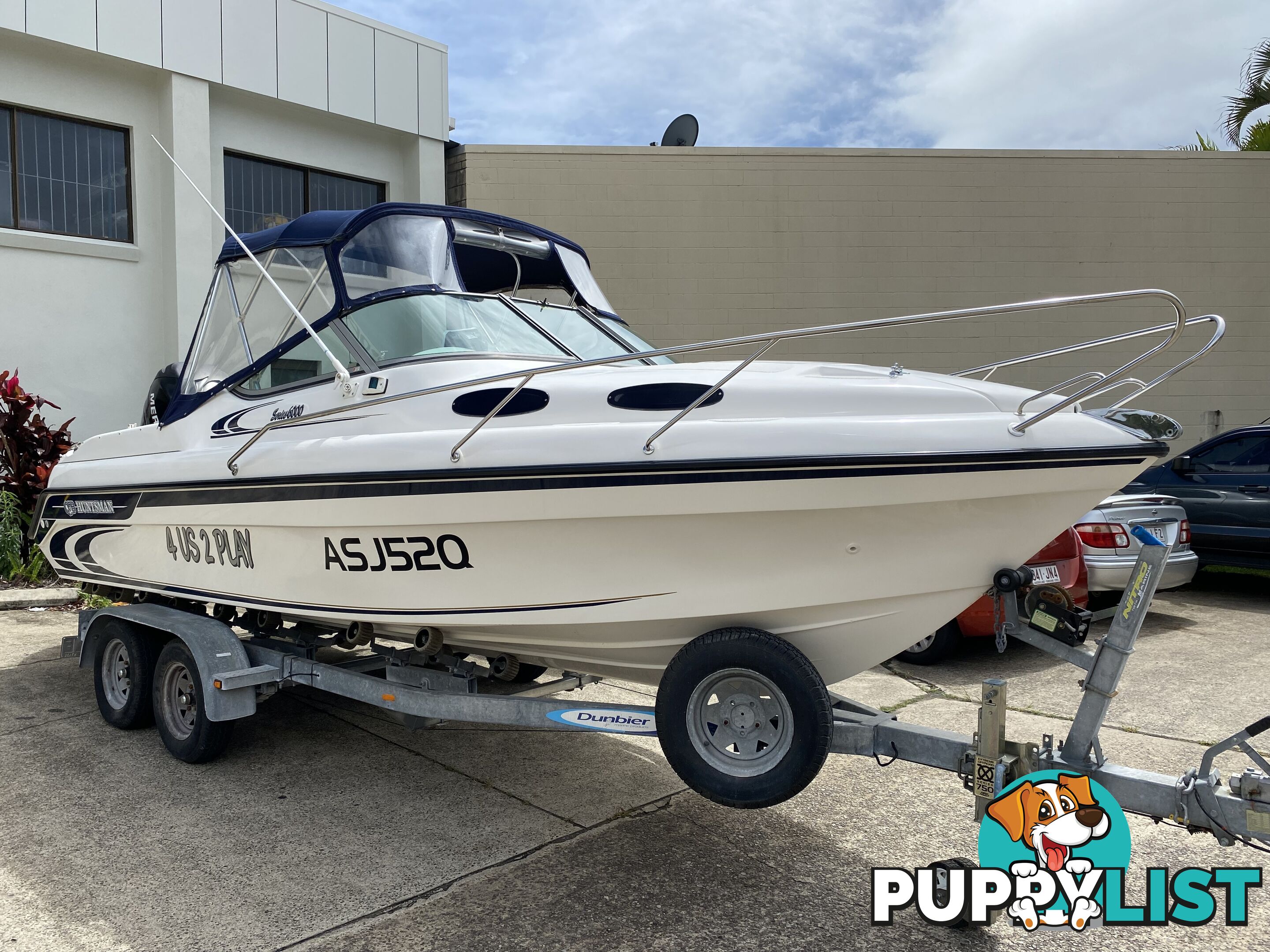 2004 Huntsman 6000 Series Half Cabin