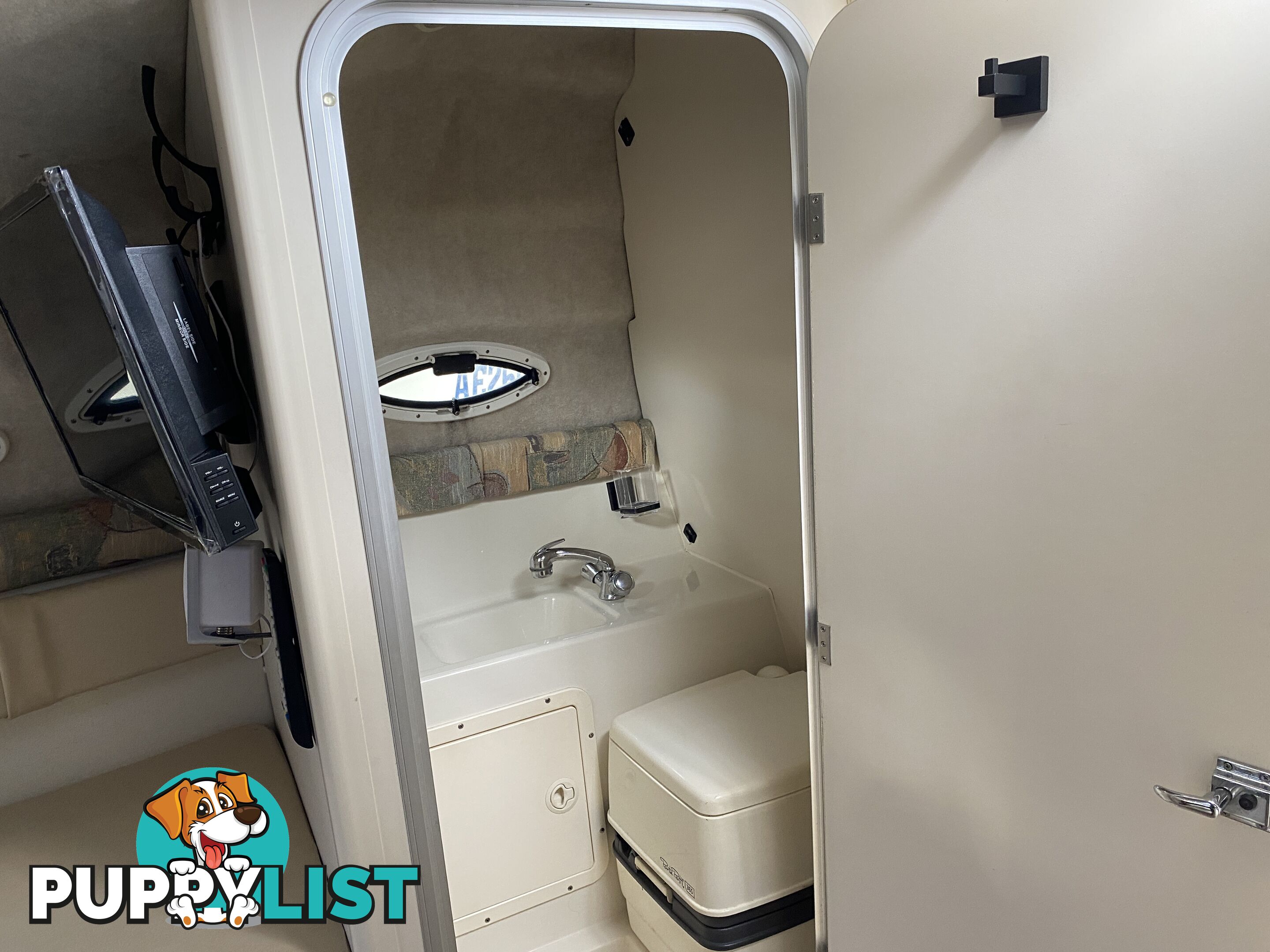 2008 Stingray 240cs Cuddy Cabin 