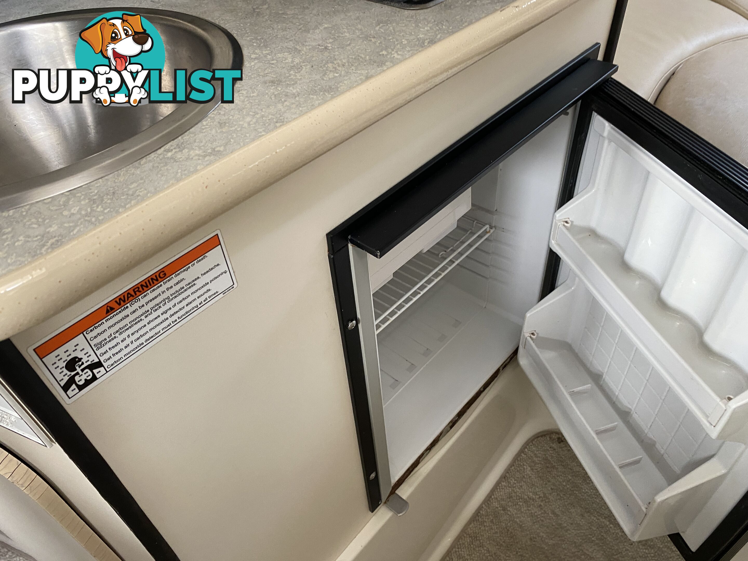2008 Stingray 240cs Cuddy Cabin 