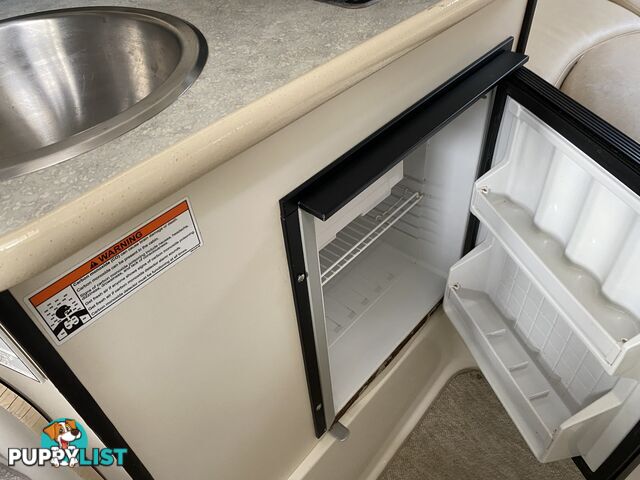 2008 Stingray 240cs Cuddy Cabin 