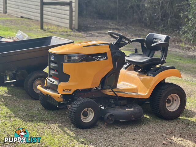 Cub Cadet XT2 ride on mower and trailer