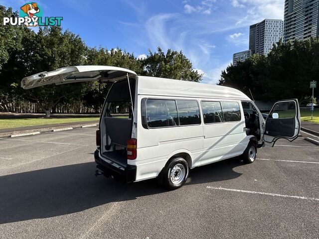 2002 Toyota Hiace LH184R COMMUTER 3.0 Litre Diesel 14 Seater People Mover 5 Speed Manual