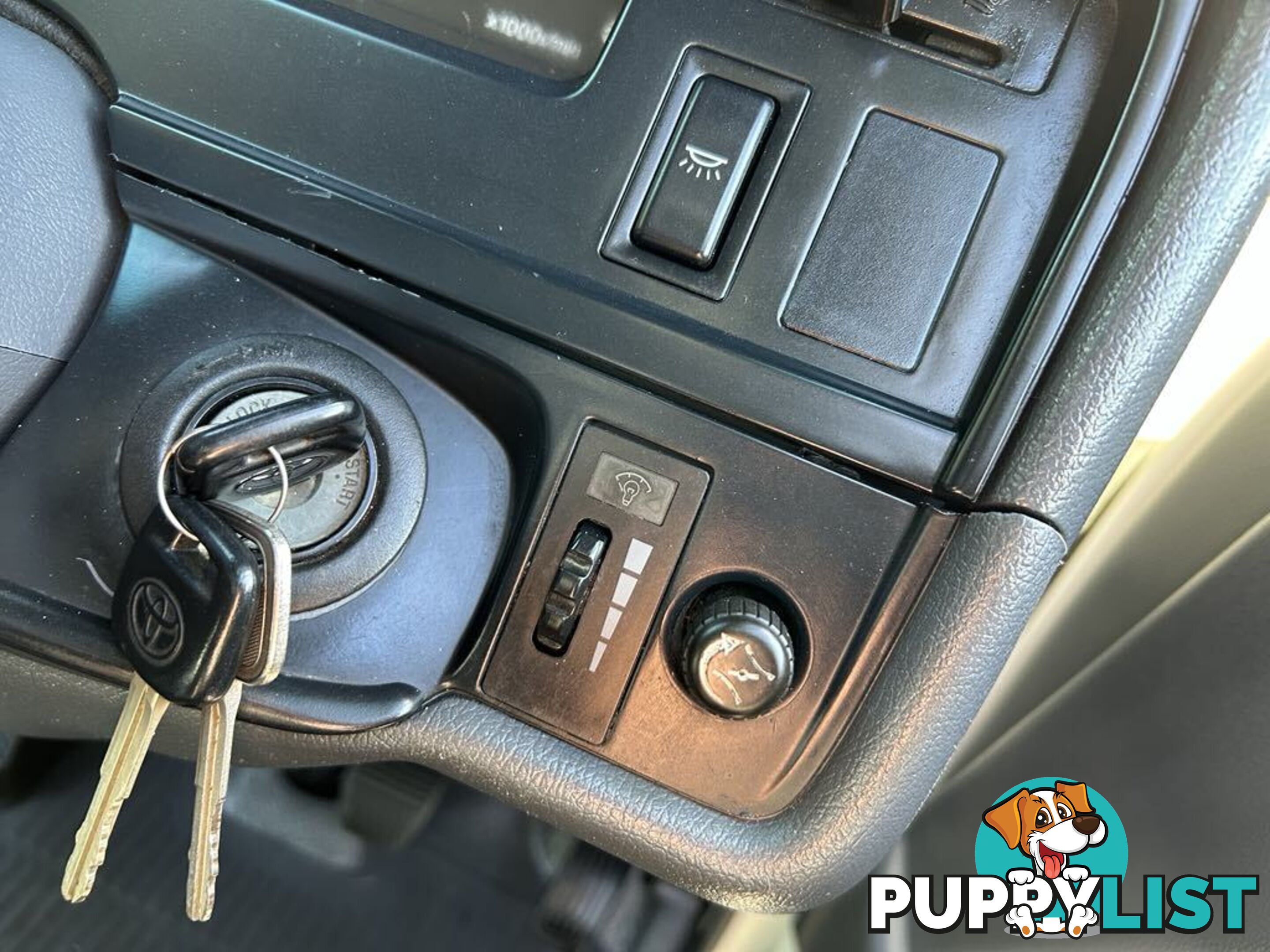 2002 Toyota Hiace LH184R COMMUTER 3.0 Litre Diesel 14 Seater People Mover 5 Speed Manual