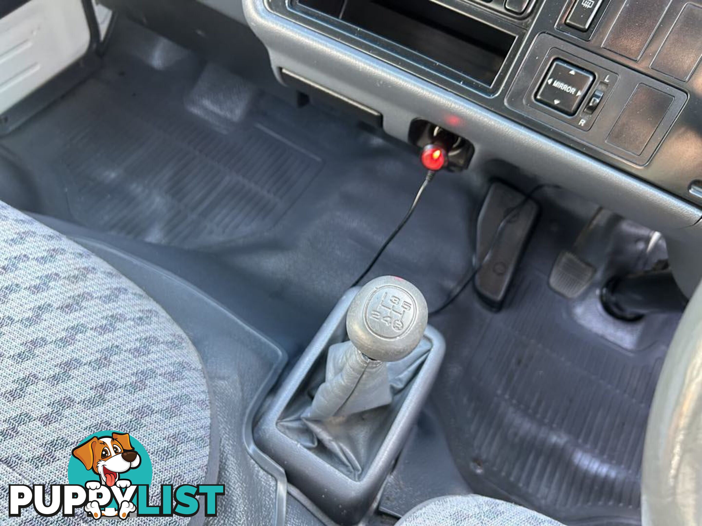 2002 Toyota Hiace LH184R COMMUTER 3.0 Litre Diesel 14 Seater People Mover 5 Speed Manual