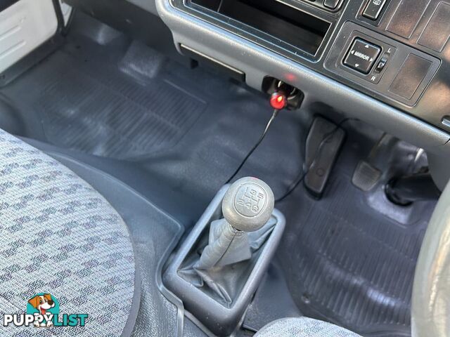 2002 Toyota Hiace LH184R COMMUTER 3.0 Litre Diesel 14 Seater People Mover 5 Speed Manual