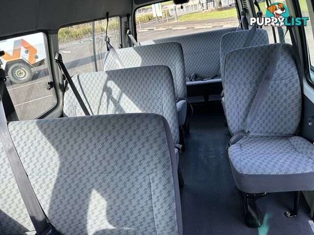 2002 Toyota Hiace LH184R COMMUTER 3.0 Litre Diesel 14 Seater People Mover 5 Speed Manual