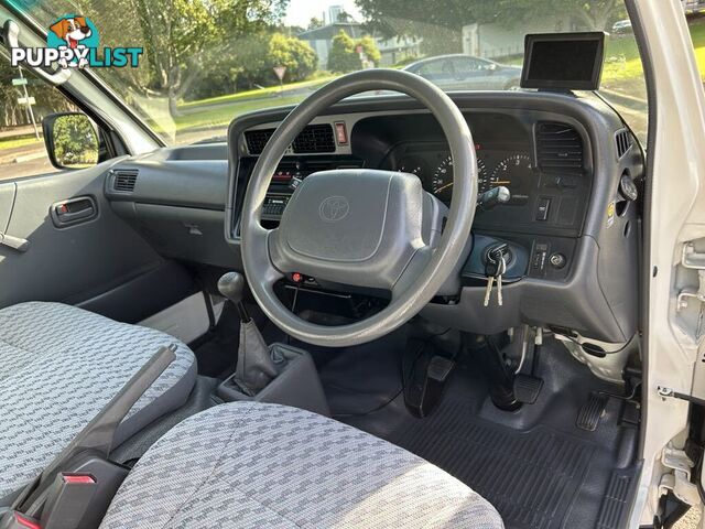 2002 Toyota Hiace LH184R COMMUTER 3.0 Litre Diesel 14 Seater People Mover 5 Speed Manual