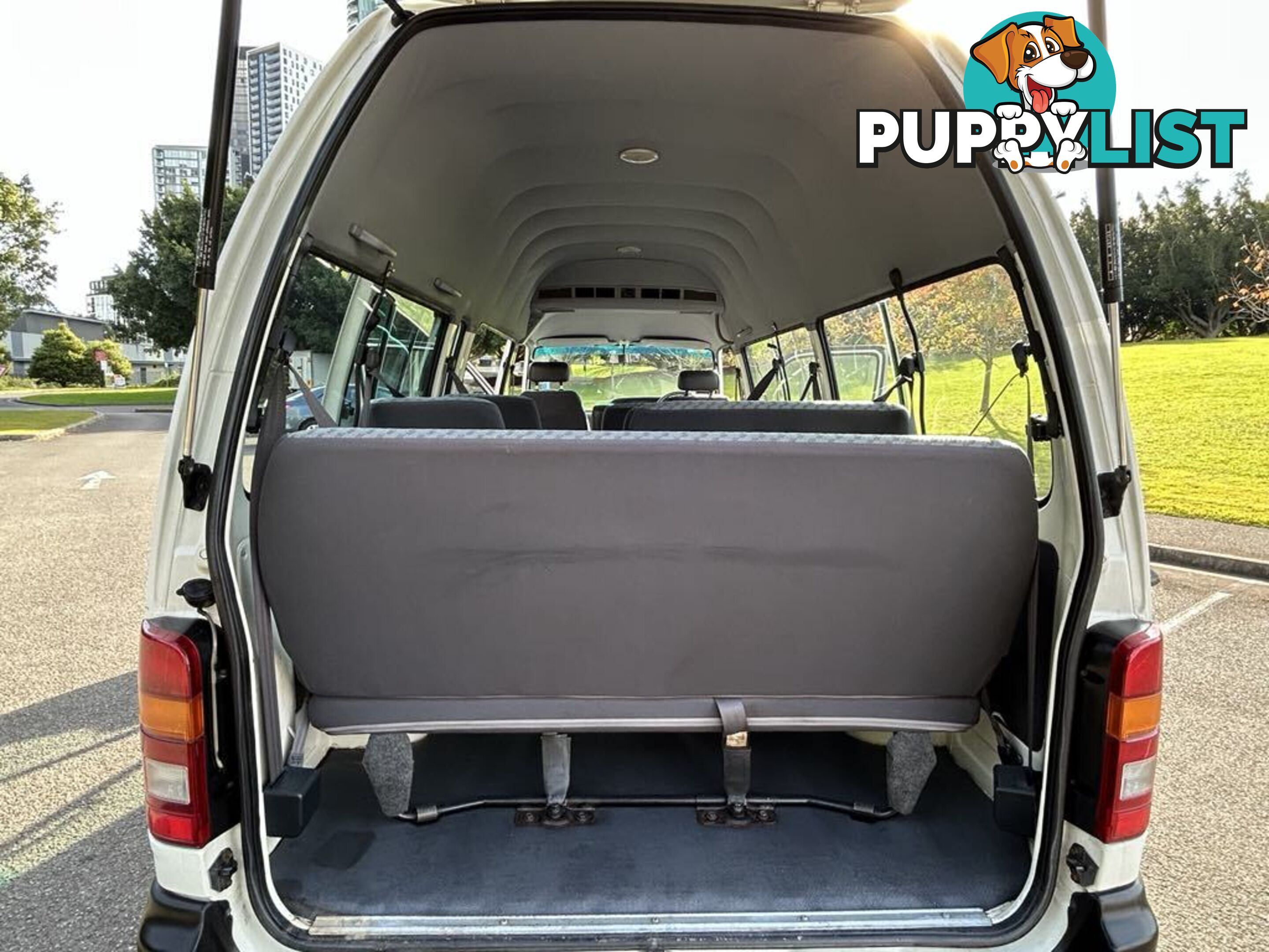 2002 Toyota Hiace LH184R COMMUTER 3.0 Litre Diesel 14 Seater People Mover 5 Speed Manual