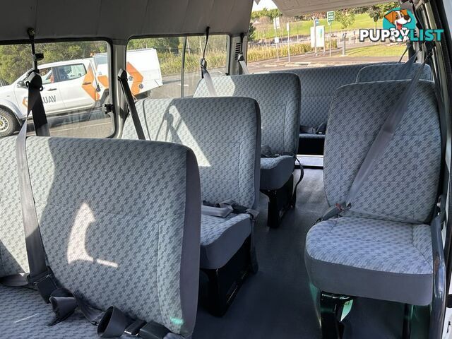 2002 Toyota Hiace LH184R COMMUTER 3.0 Litre Diesel 14 Seater People Mover 5 Speed Manual