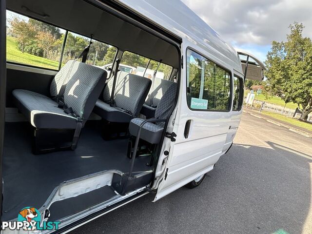 2002 Toyota Hiace LH184R COMMUTER 3.0 Litre Diesel 14 Seater People Mover 5 Speed Manual