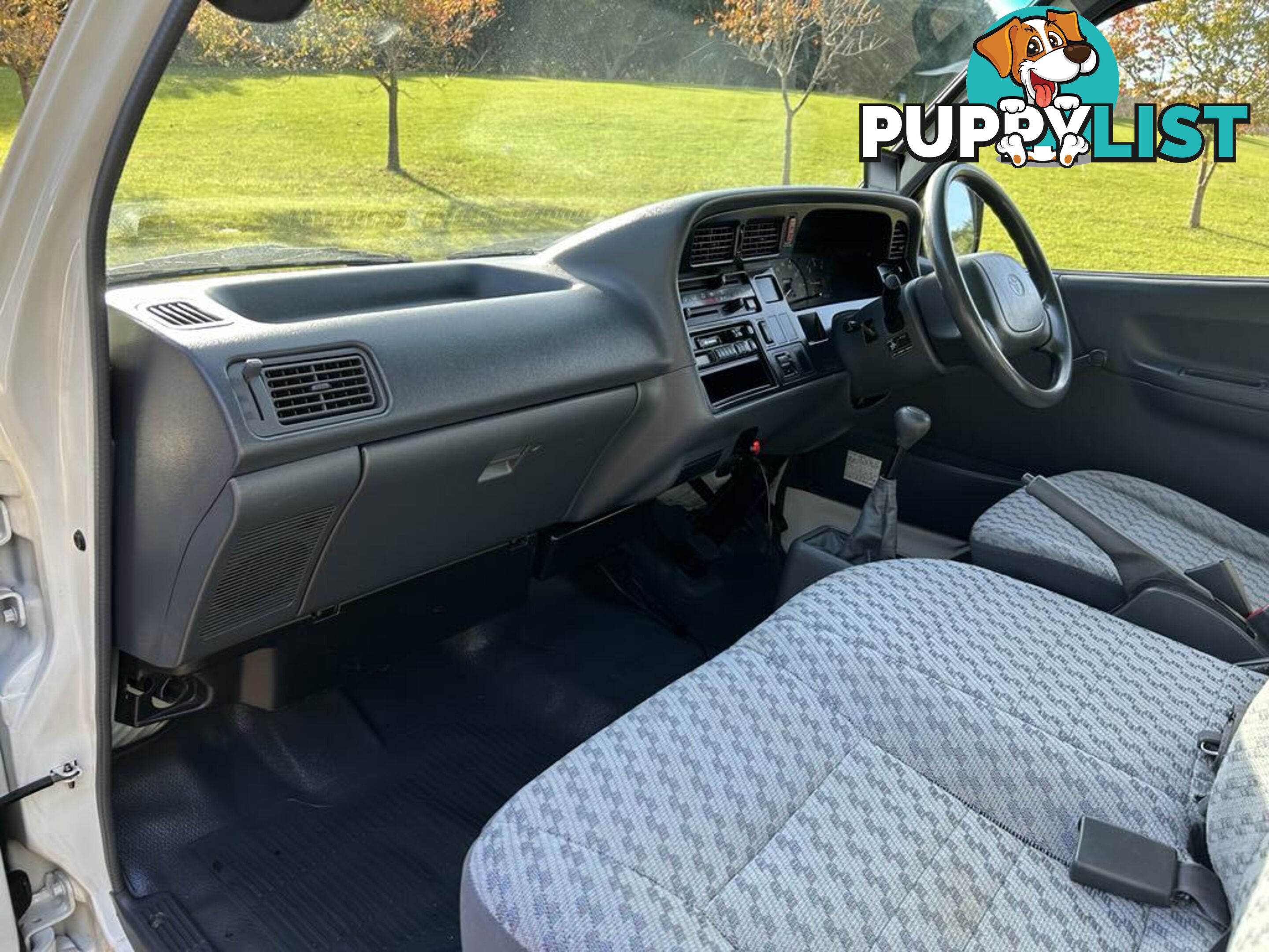2002 Toyota Hiace LH184R COMMUTER 3.0 Litre Diesel 14 Seater People Mover 5 Speed Manual