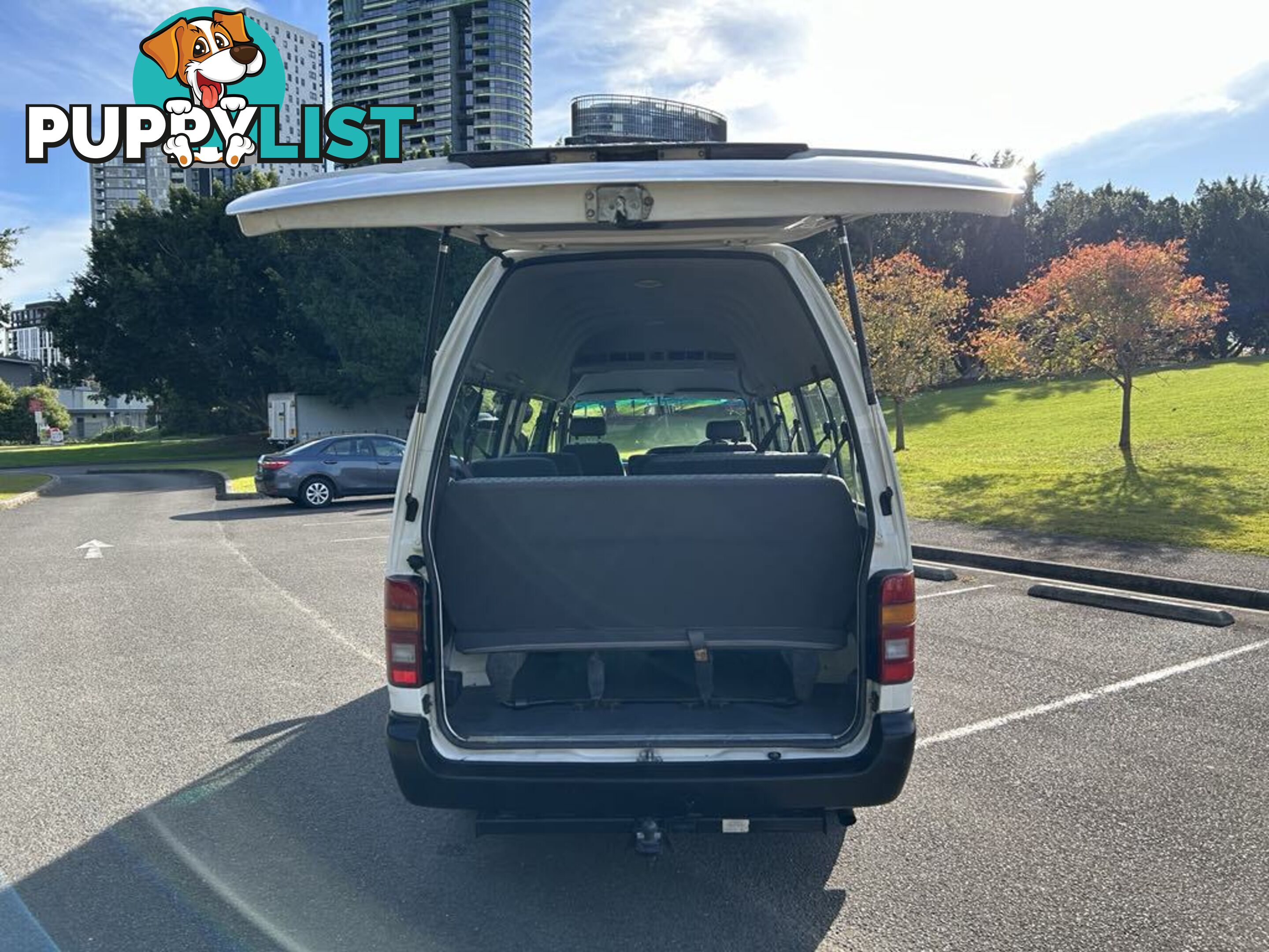 2002 Toyota Hiace LH184R COMMUTER 3.0 Litre Diesel 14 Seater People Mover 5 Speed Manual