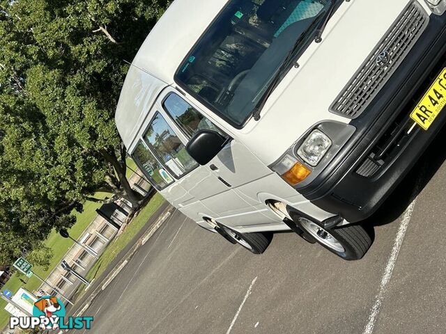 2002 Toyota Hiace LH184R COMMUTER 3.0 Litre Diesel 14 Seater People Mover 5 Speed Manual