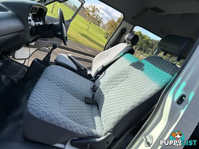 2002 Toyota Hiace LH184R COMMUTER 3.0 Litre Diesel 14 Seater People Mover 5 Speed Manual