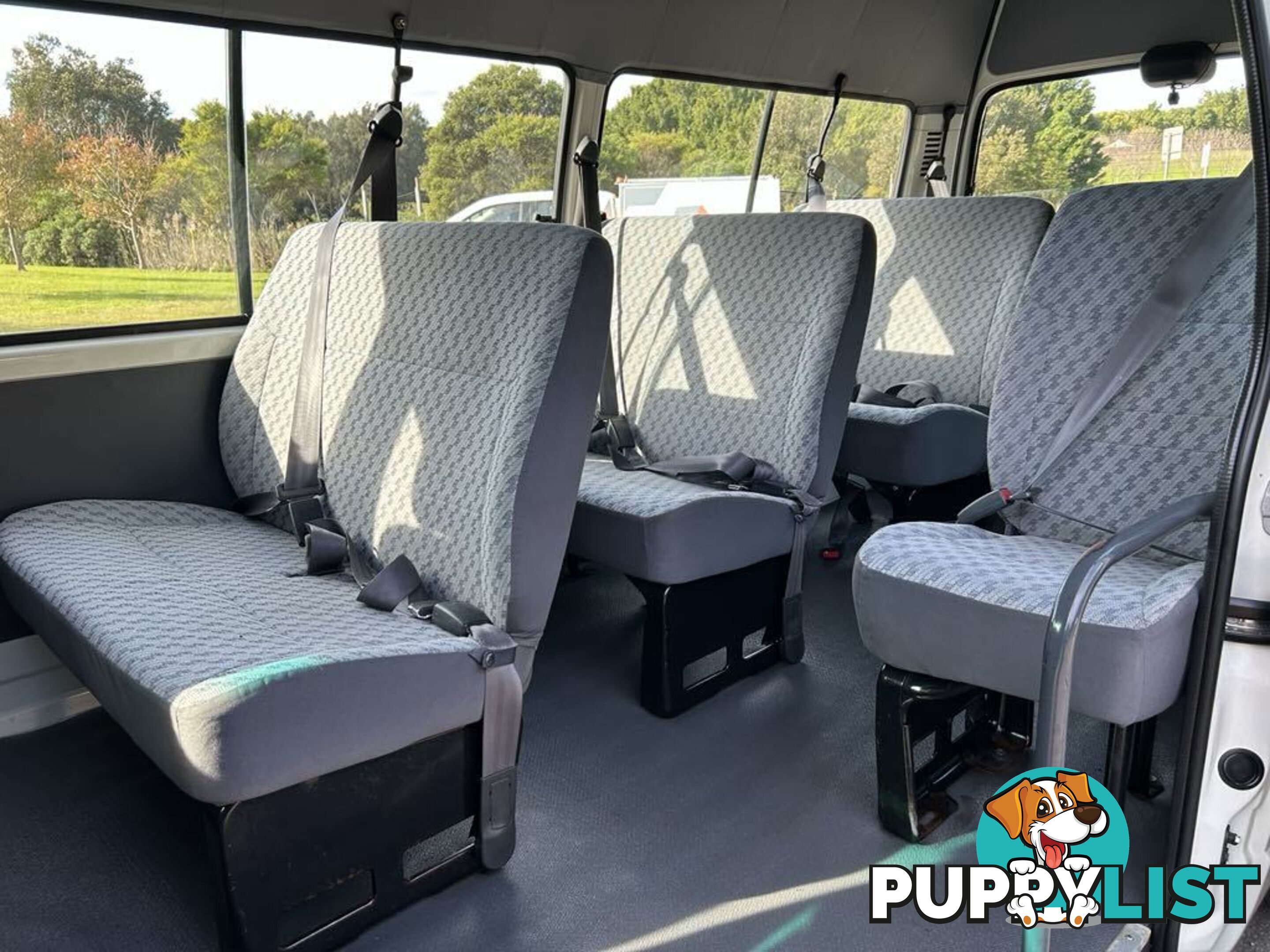 2002 Toyota Hiace LH184R COMMUTER 3.0 Litre Diesel 14 Seater People Mover 5 Speed Manual