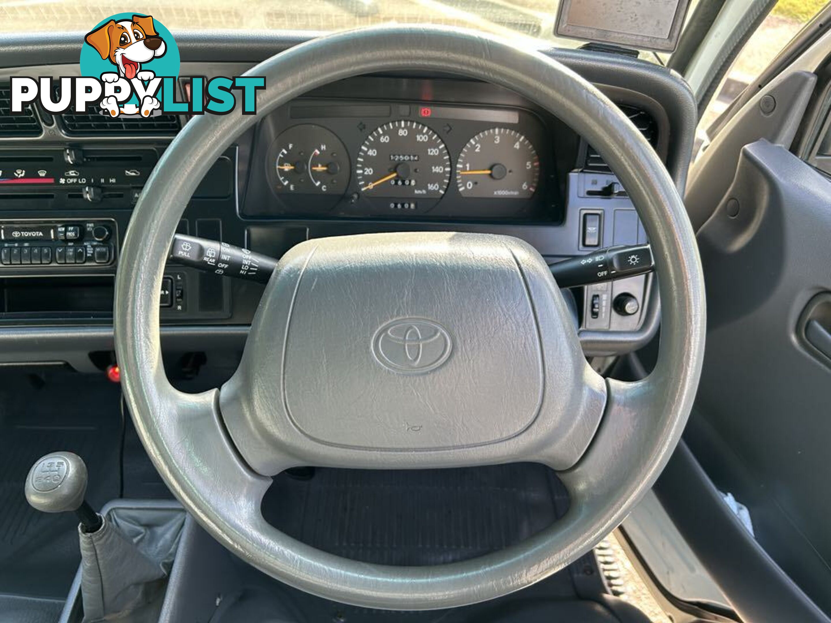 2002 Toyota Hiace LH184R COMMUTER 3.0 Litre Diesel 14 Seater People Mover 5 Speed Manual