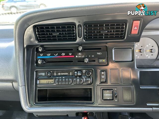 2002 Toyota Hiace LH184R COMMUTER 3.0 Litre Diesel 14 Seater People Mover 5 Speed Manual