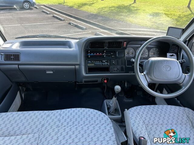 2002 Toyota Hiace LH184R COMMUTER 3.0 Litre Diesel 14 Seater People Mover 5 Speed Manual