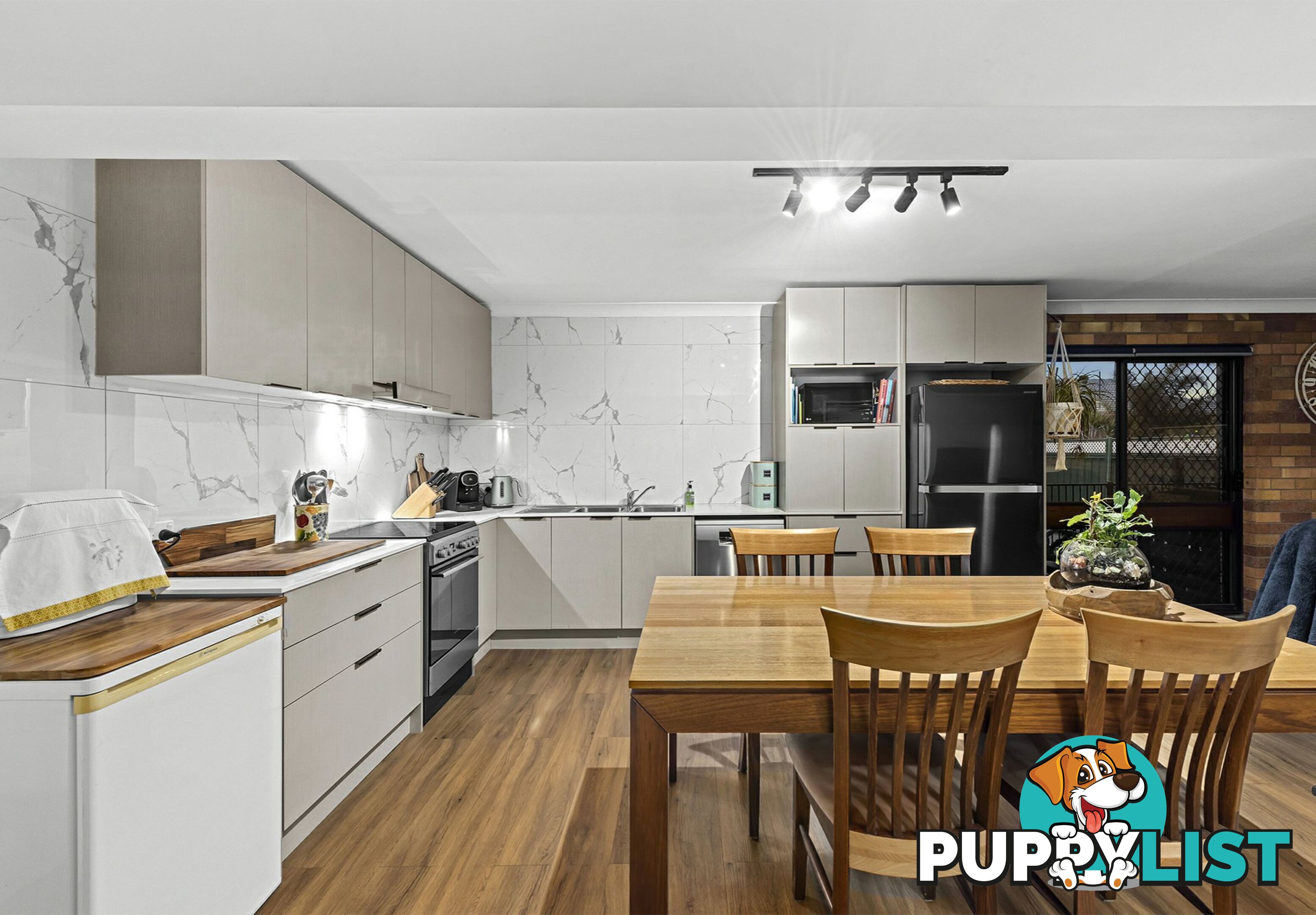8 Fenimore Street WISHART QLD 4122