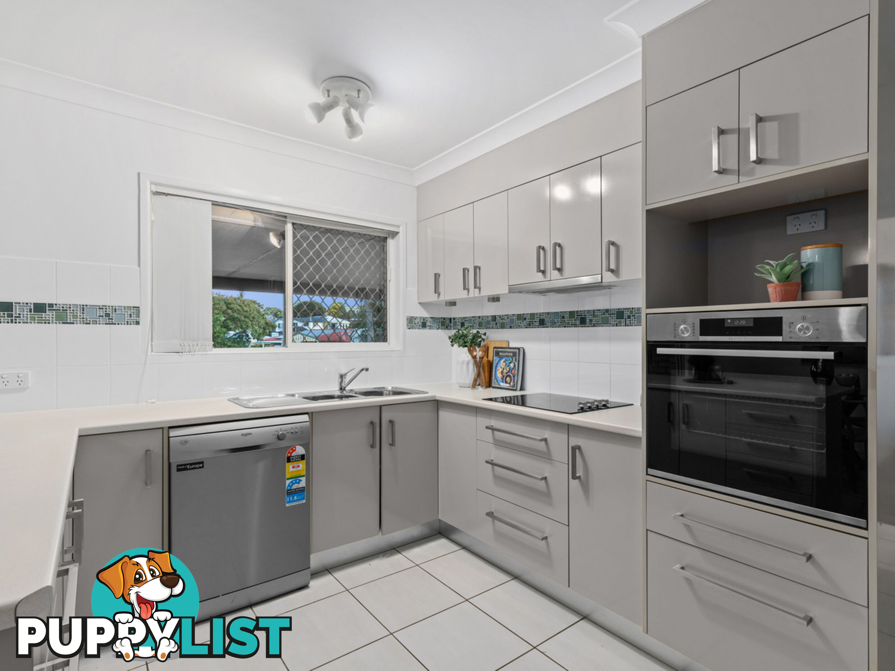 25 Honeysuckle Street MANSFIELD QLD 4122