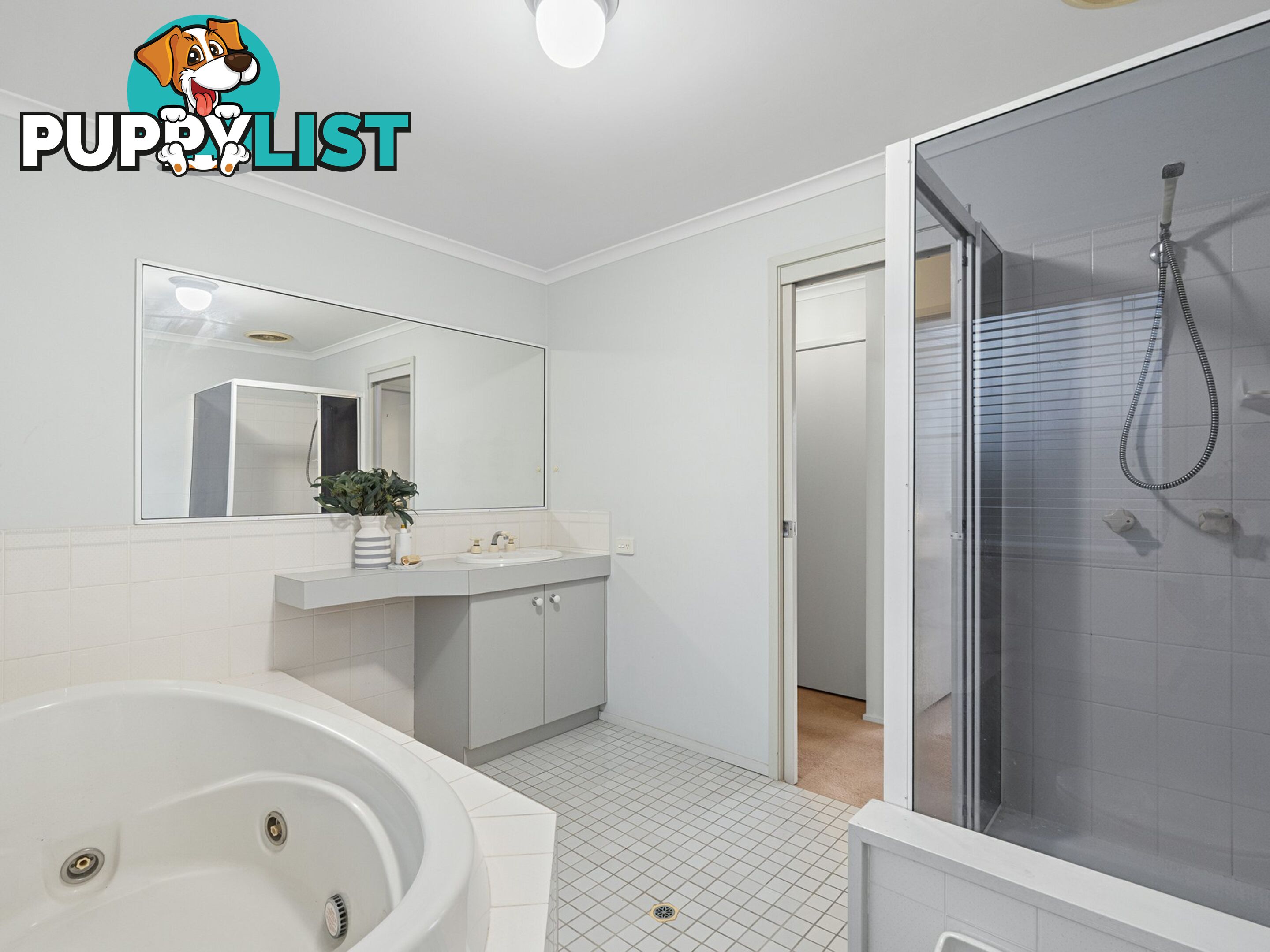 4 Rani Close MOUNT OMMANEY QLD 4074