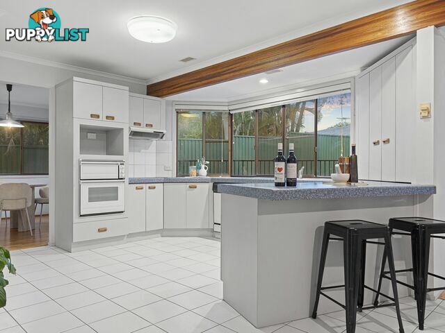 4 Rani Close MOUNT OMMANEY QLD 4074