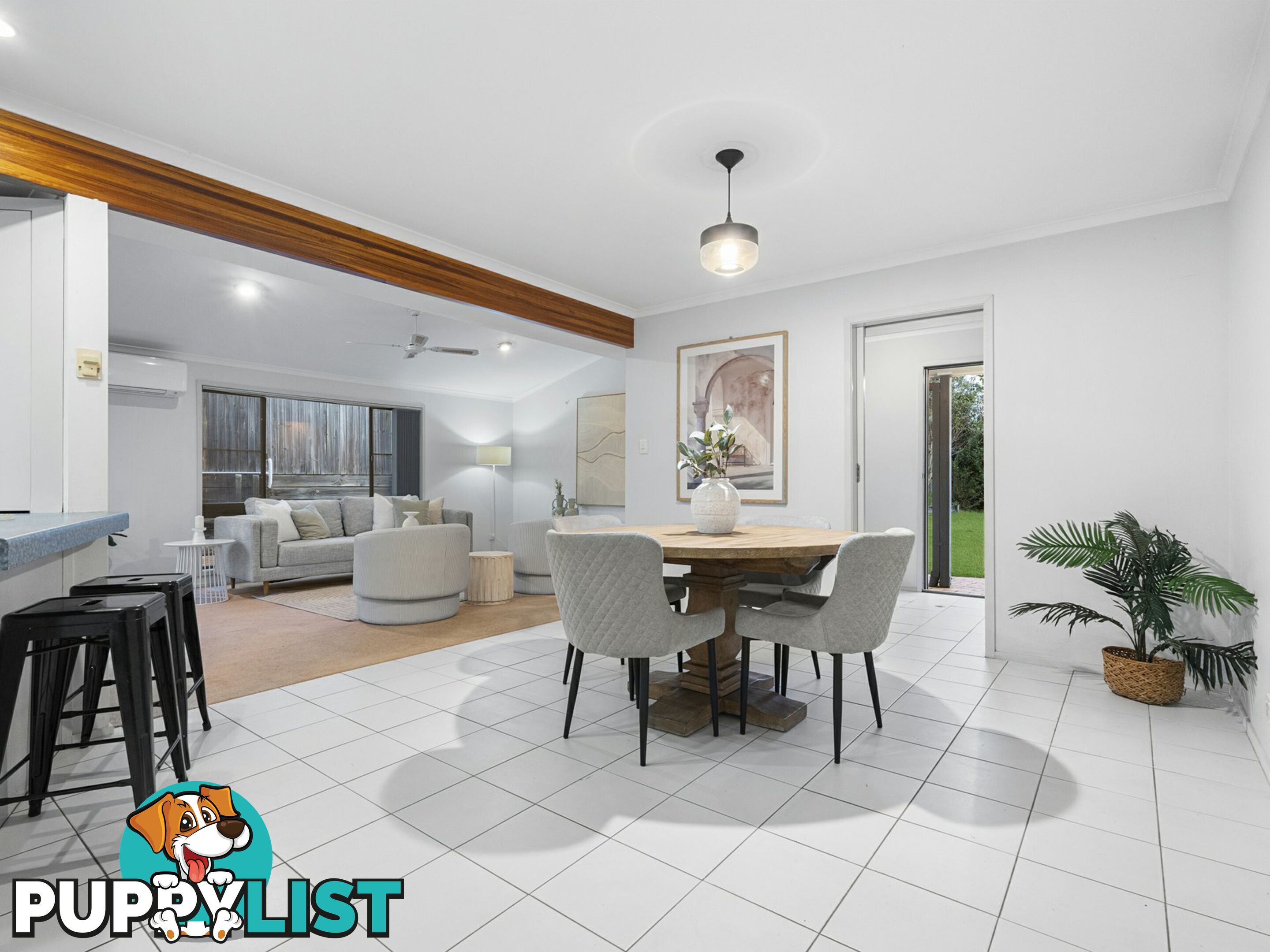 4 Rani Close MOUNT OMMANEY QLD 4074