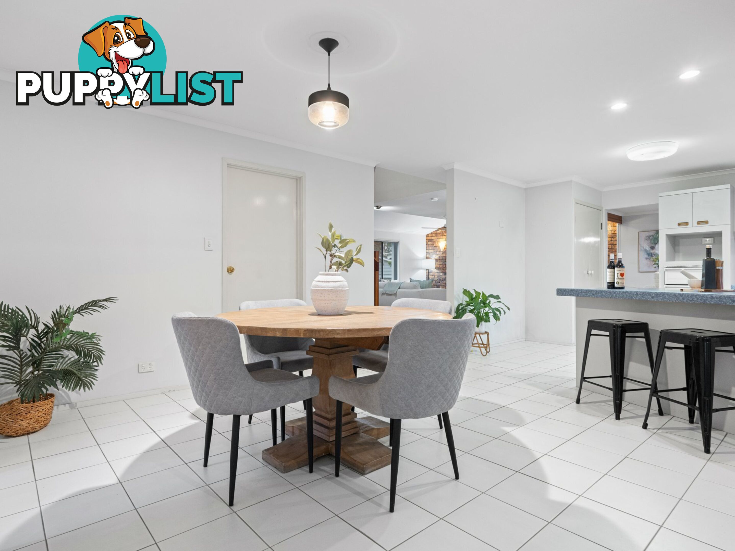 4 Rani Close MOUNT OMMANEY QLD 4074