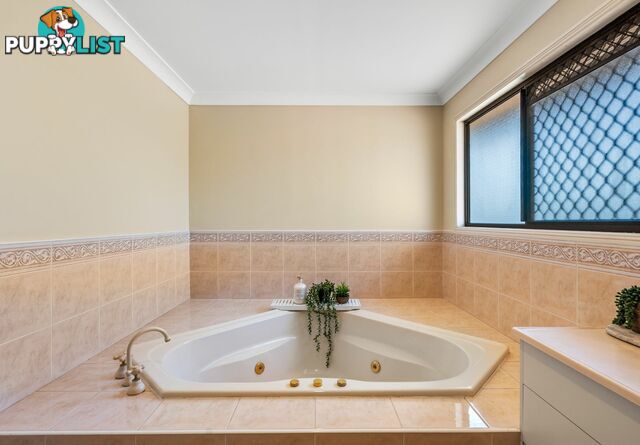 4 Kensington Place WISHART QLD 4122