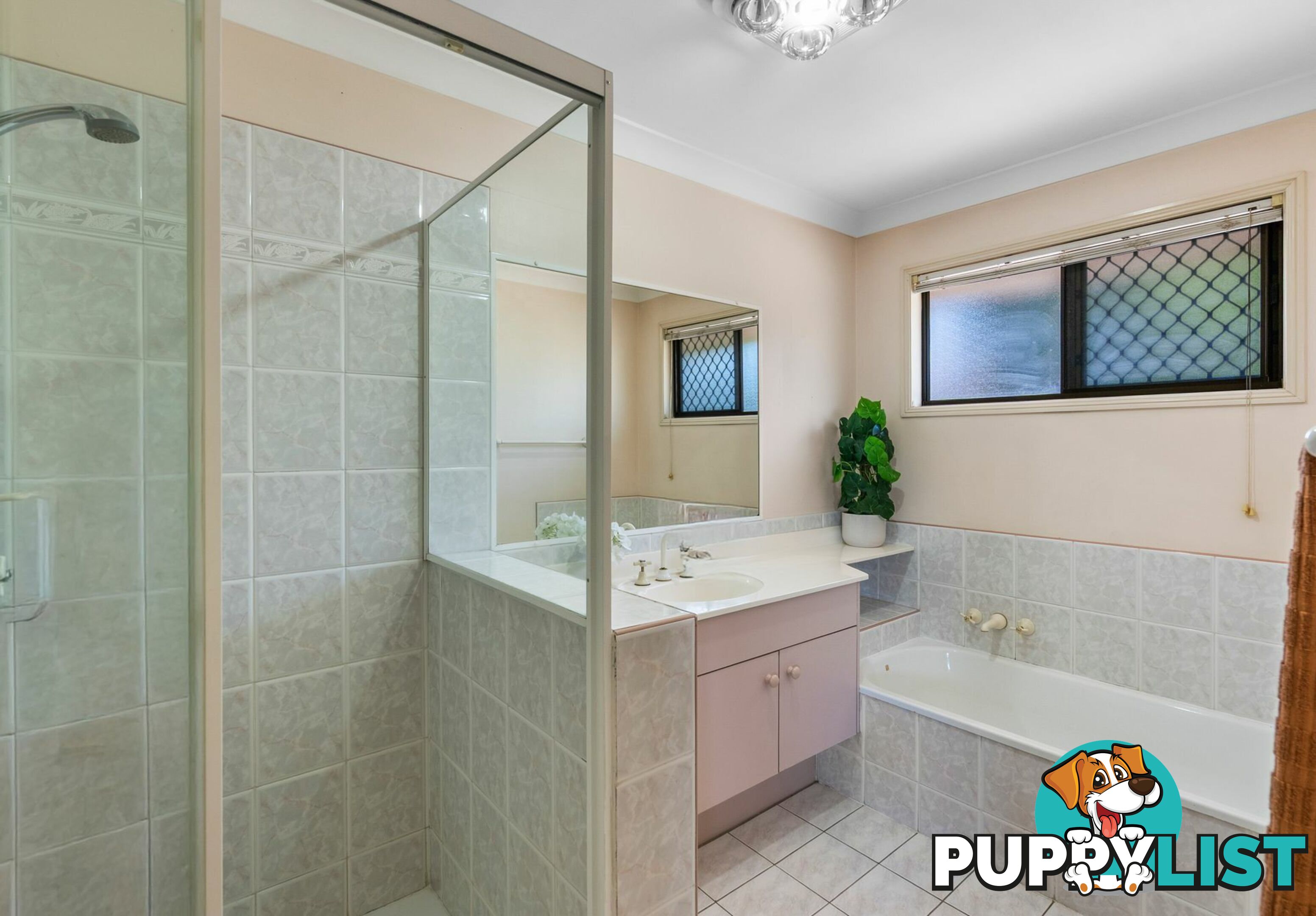 4 Kensington Place WISHART QLD 4122