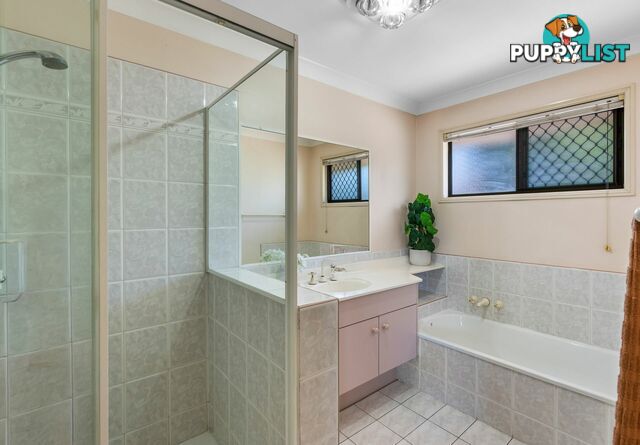4 Kensington Place WISHART QLD 4122