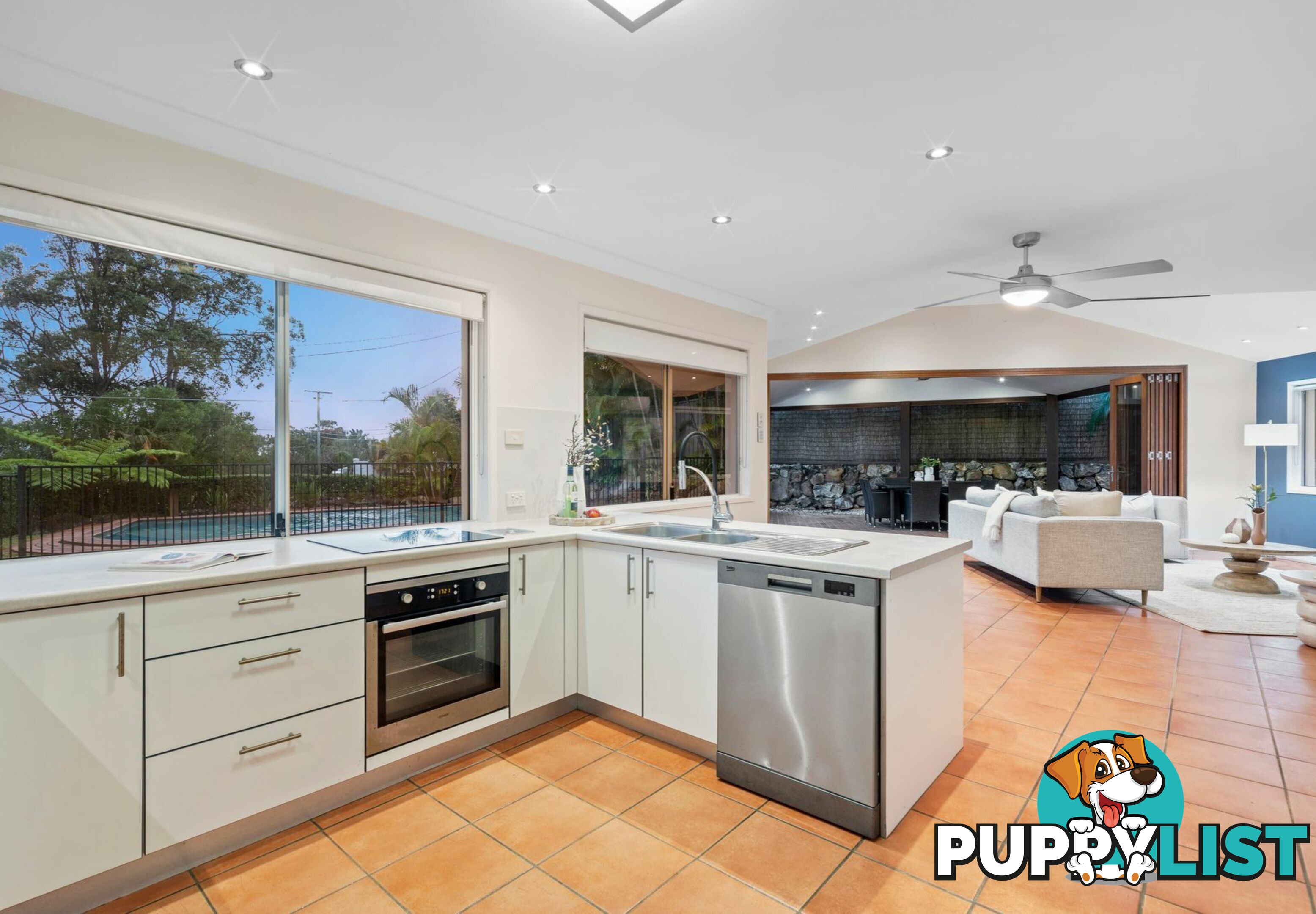 16 Cynthia Crescent SPRINGWOOD QLD 4127