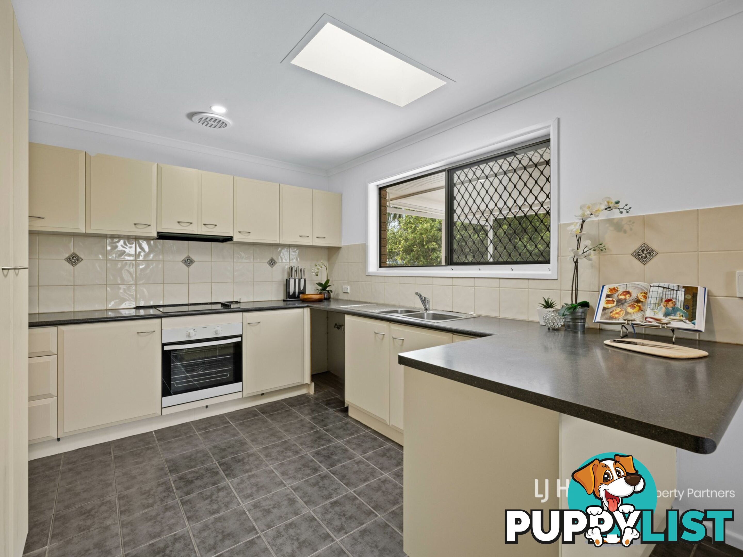 10 Clovelly Street SUNNYBANK HILLS QLD 4109