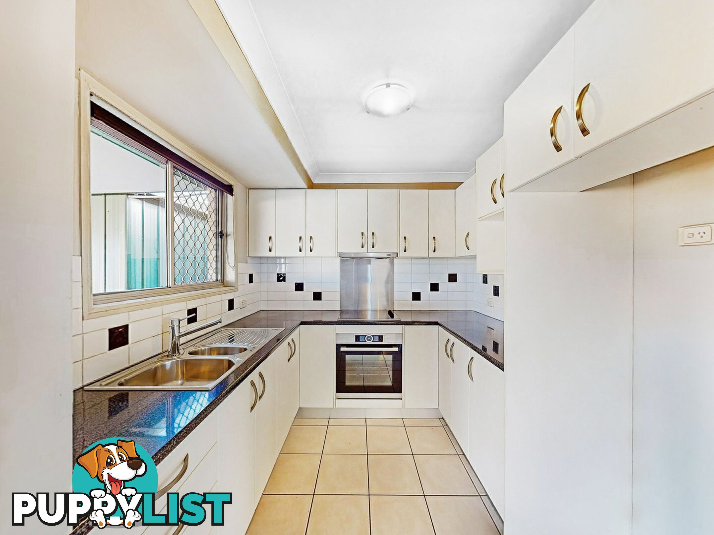 1 Kellie Court CRESTMEAD QLD 4132