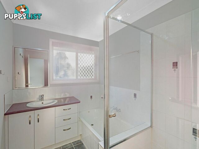 1 Kellie Court CRESTMEAD QLD 4132