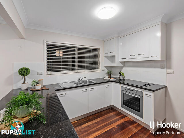 8 Fulton Street WISHART QLD 4122